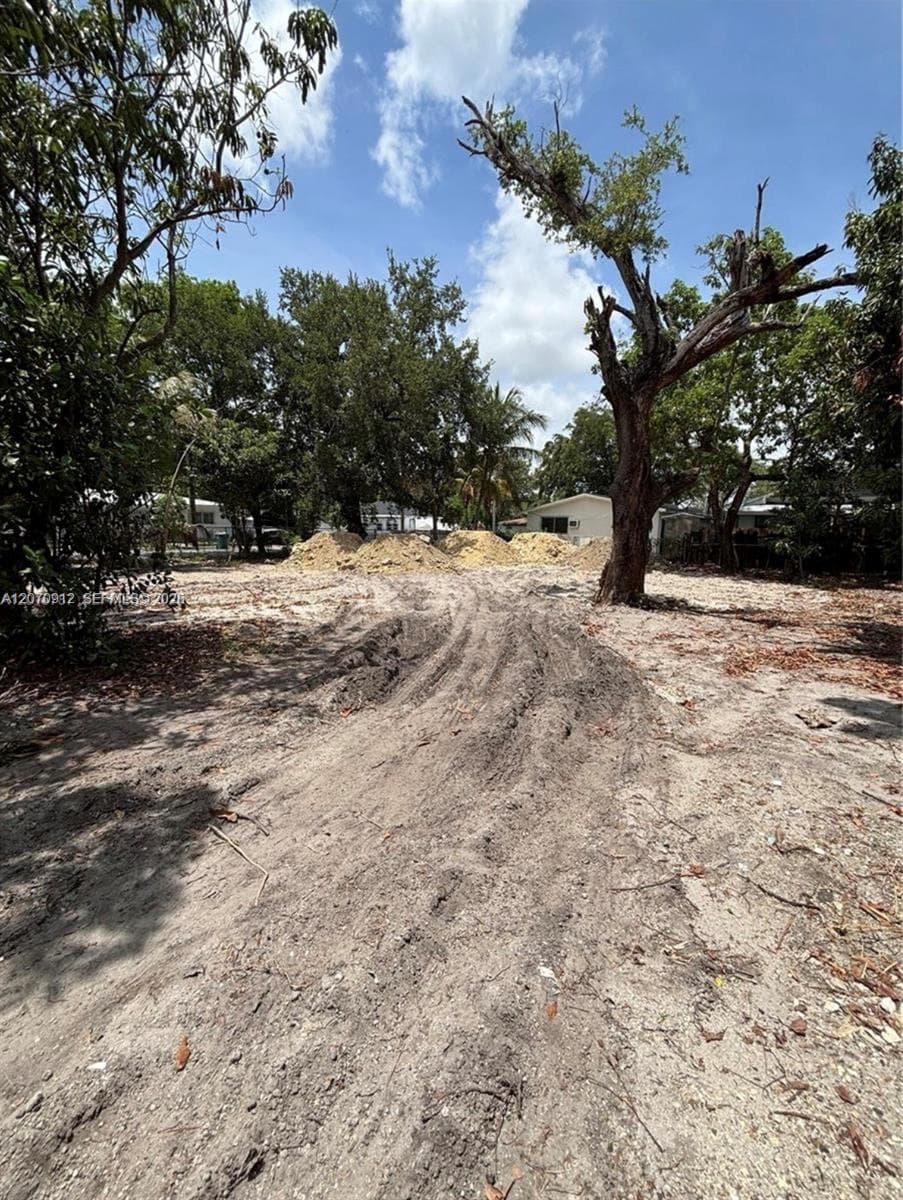 301 NE 58 St, Miami FL 33137