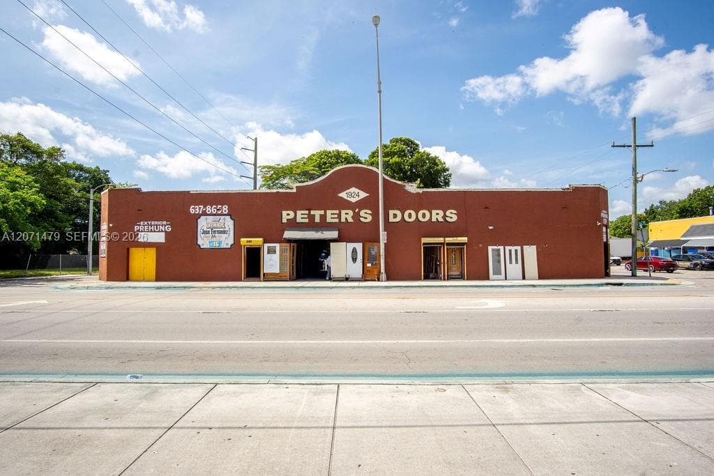800 NW 36th St, Miami FL 33127