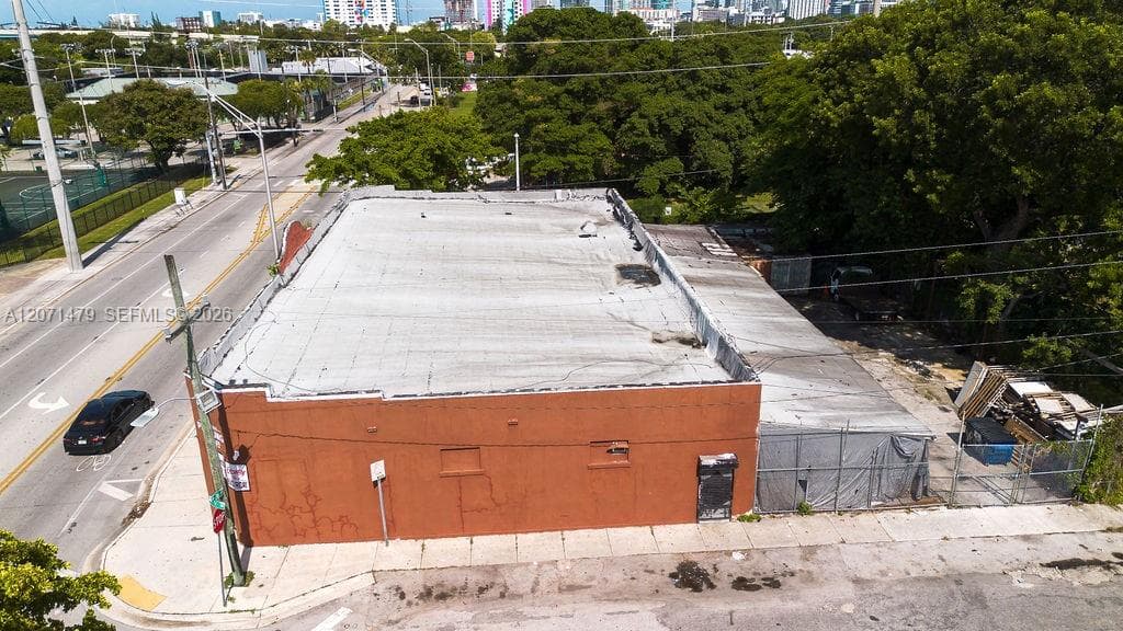 800 NW 36th St, Miami FL 33127