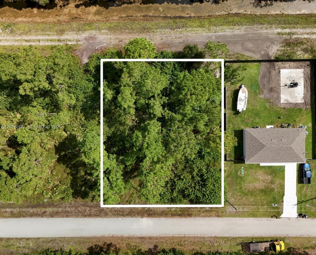1114 CRAFT ST E, Lehigh Acres FL 33974