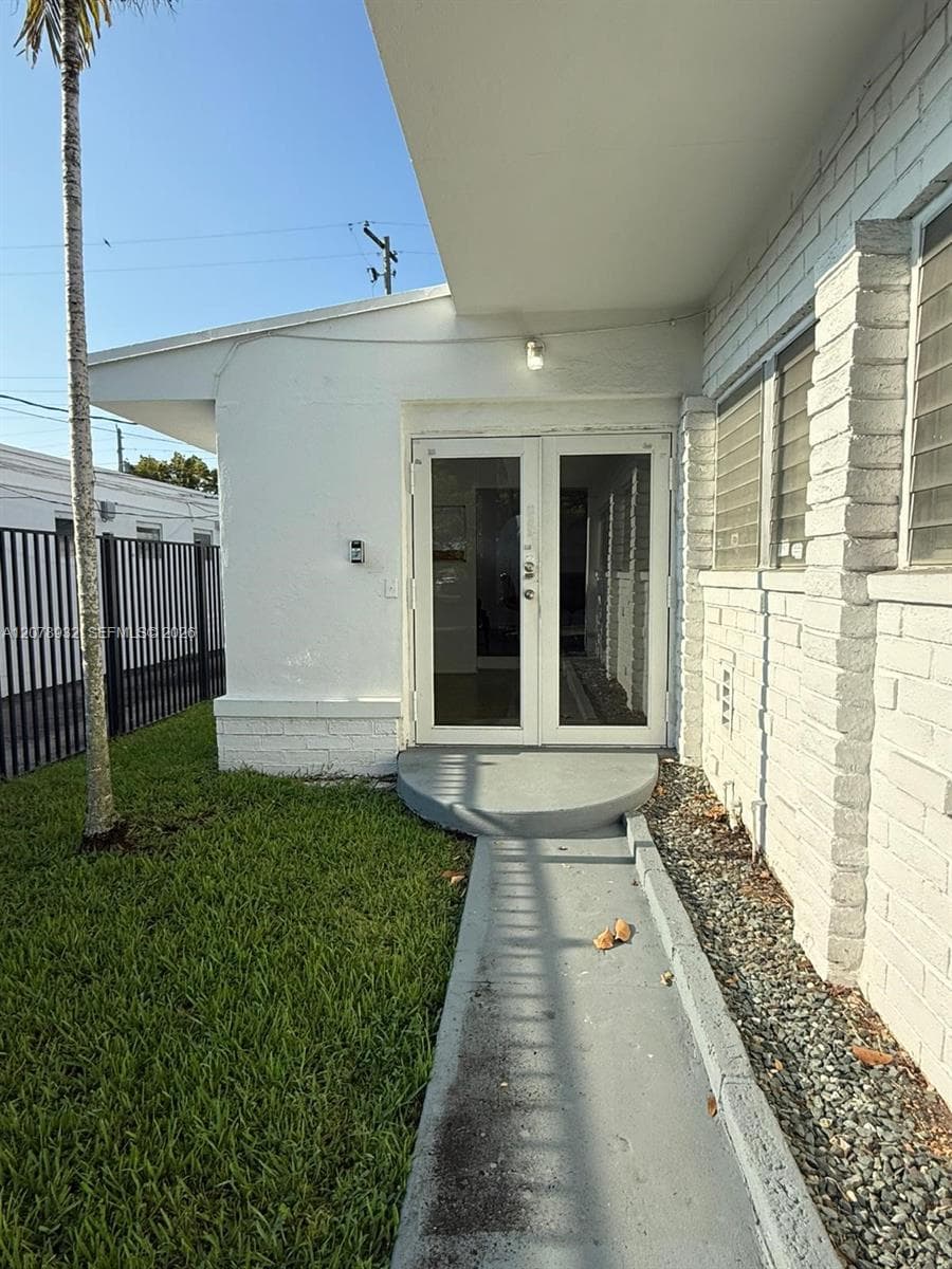 1500 SW 22nd St, Miami FL 33145