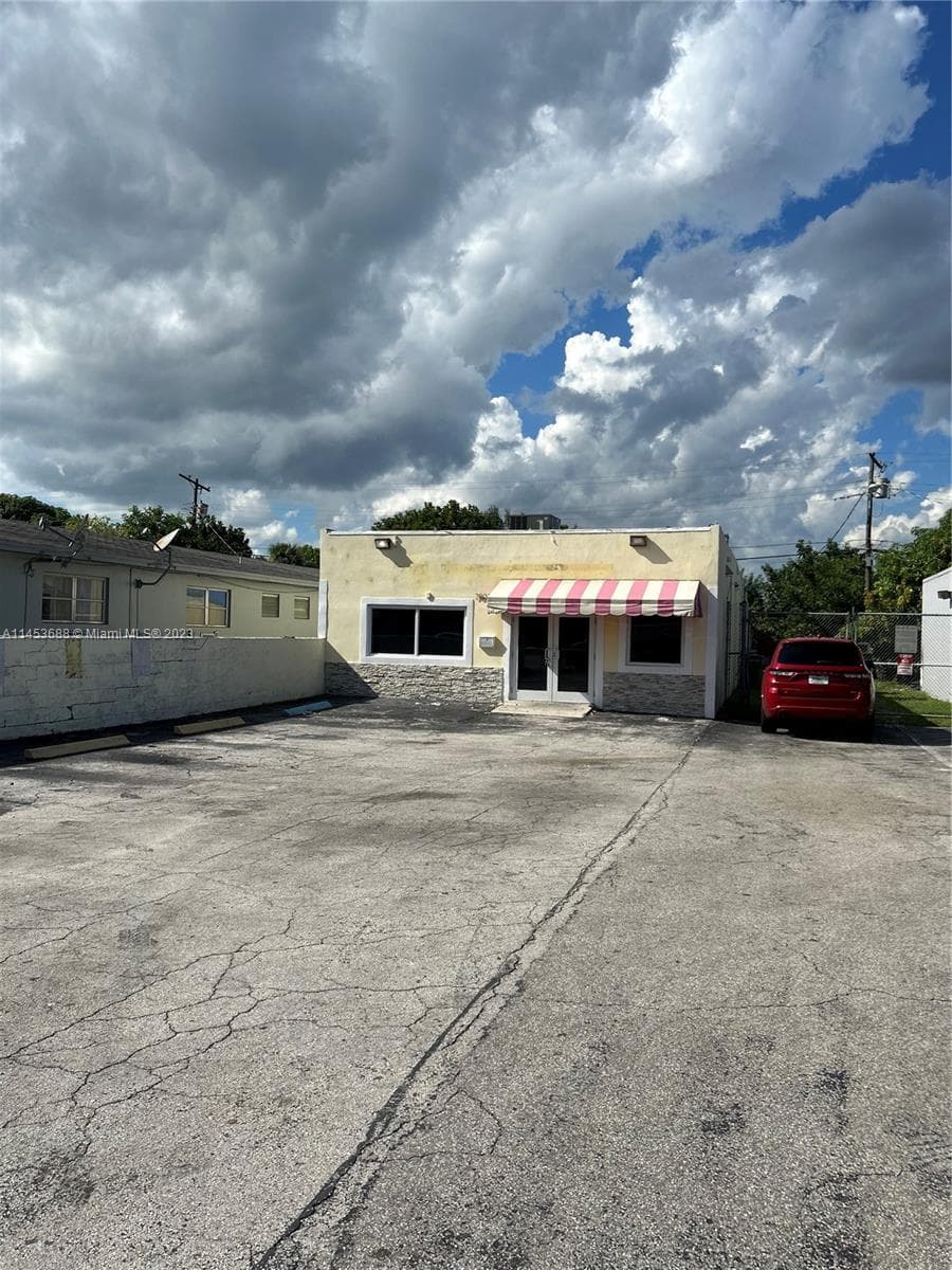 7801 Johnson St, Pembroke Pines FL 33024