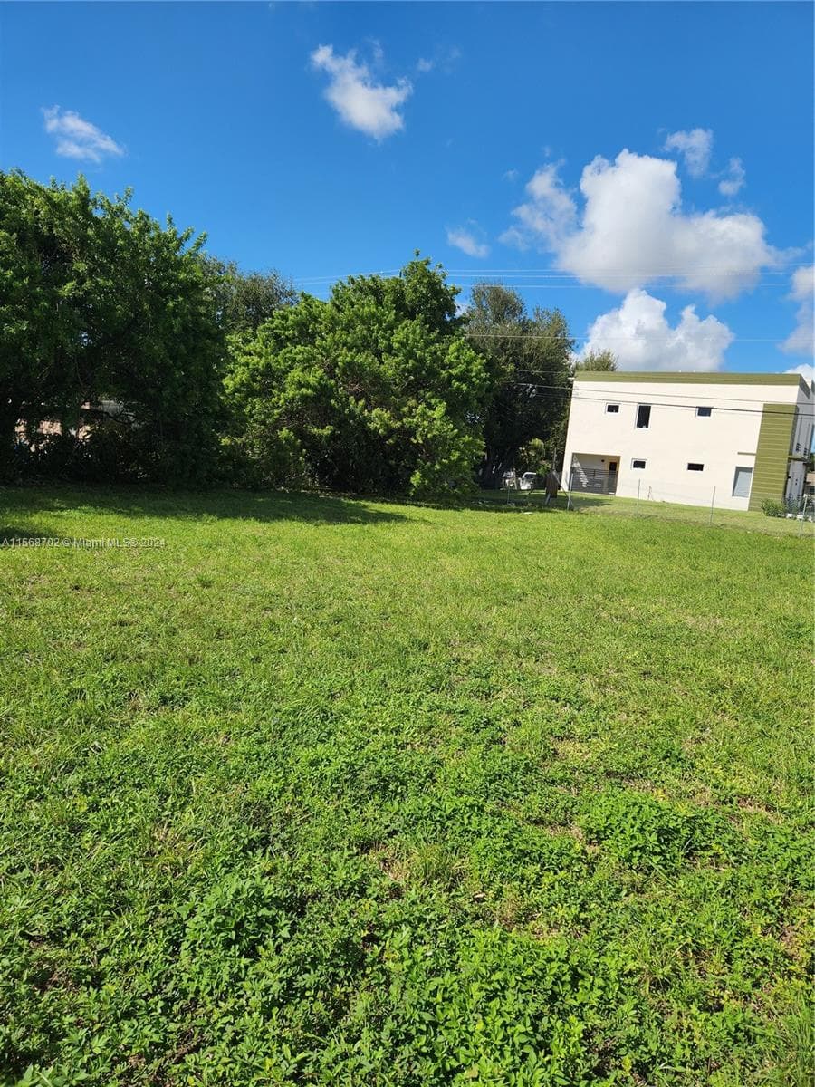 11110/20 NW 17th Ave, Miami FL 33167