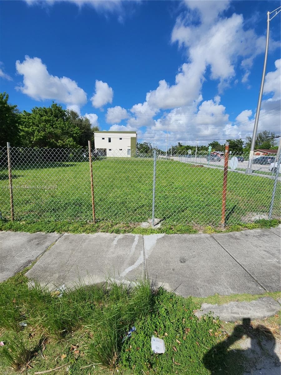 11110/20 NW 17th Ave, Miami FL 33167