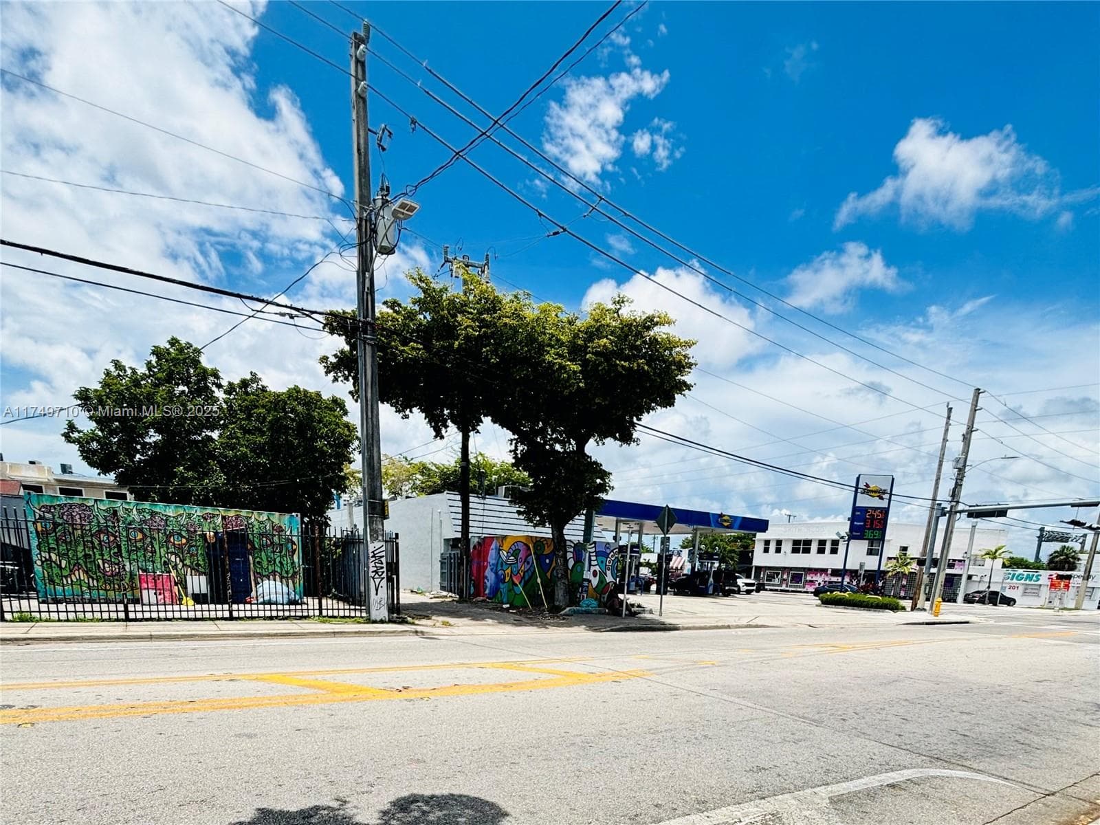 203 NW 35th St, Miami FL 33127