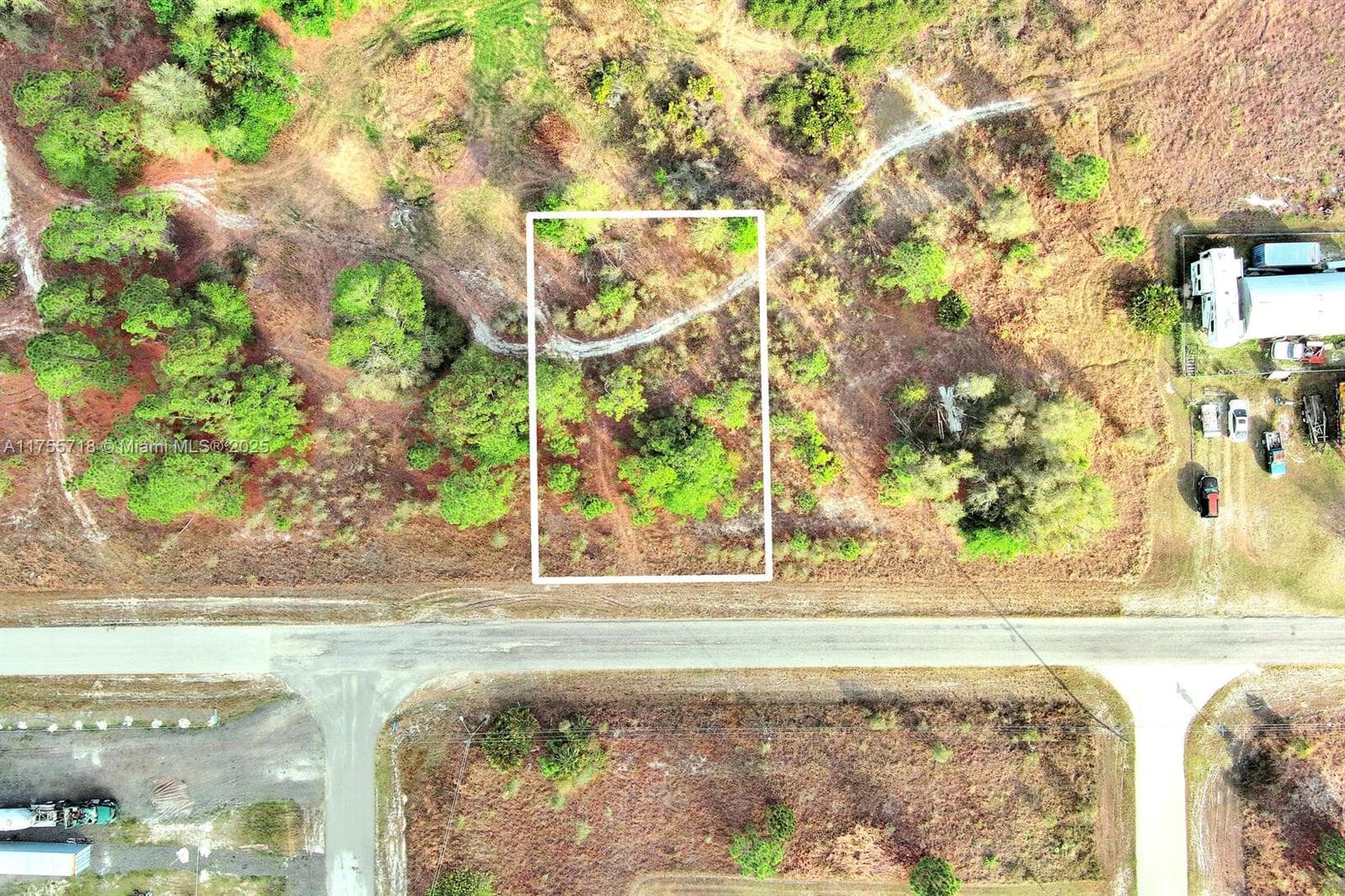 565 Summit Ave S, Lehigh Acres FL 33974