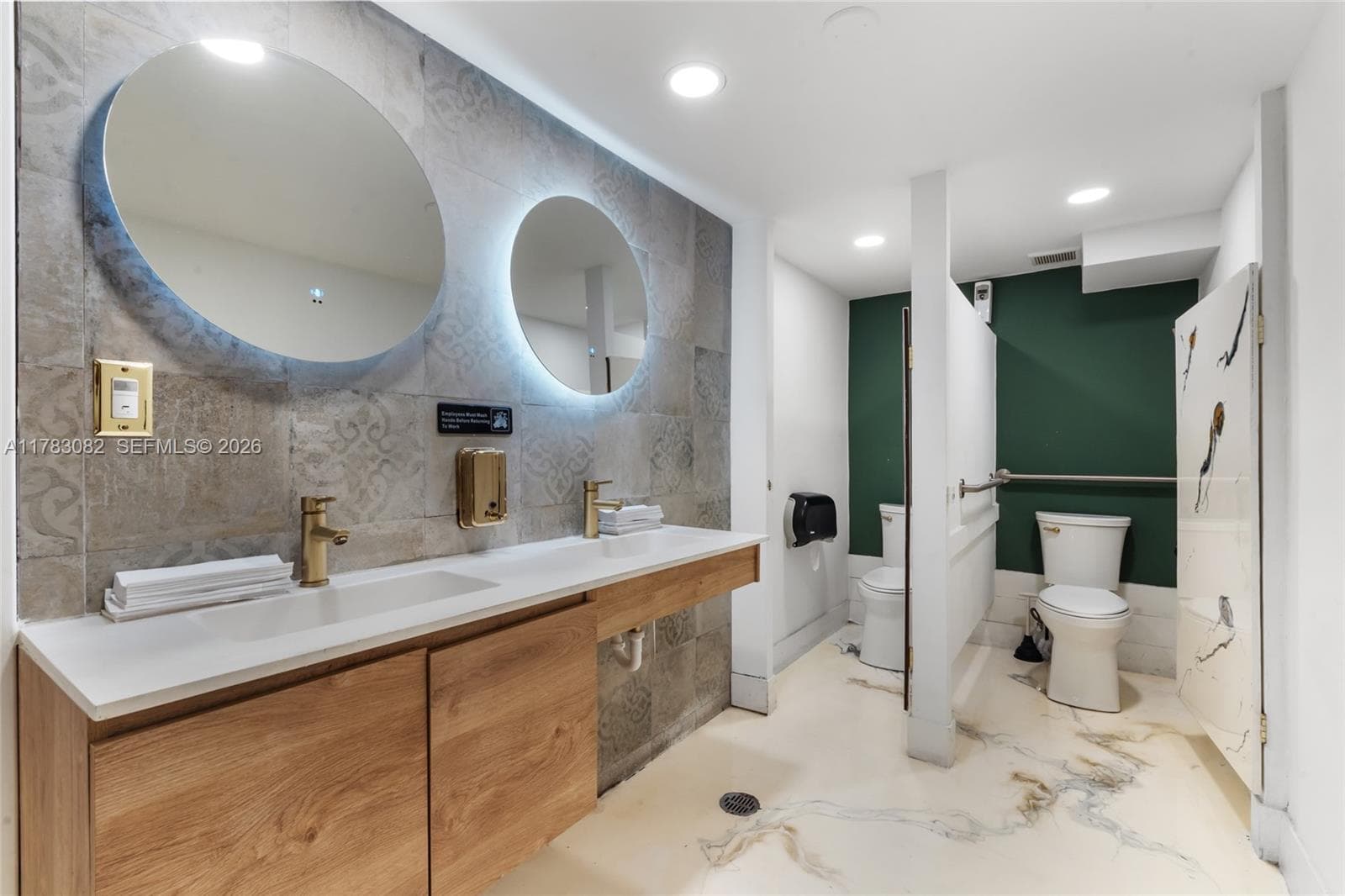10648 FOUNTAINBLEAU BLVD, Miami FL 33172