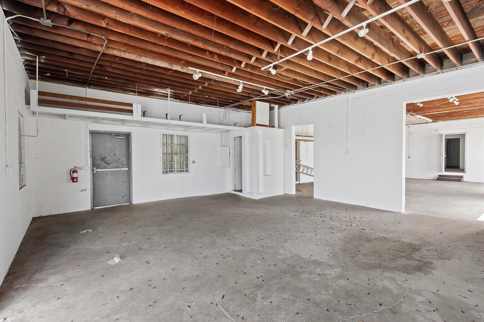 810 NE 4th Ave