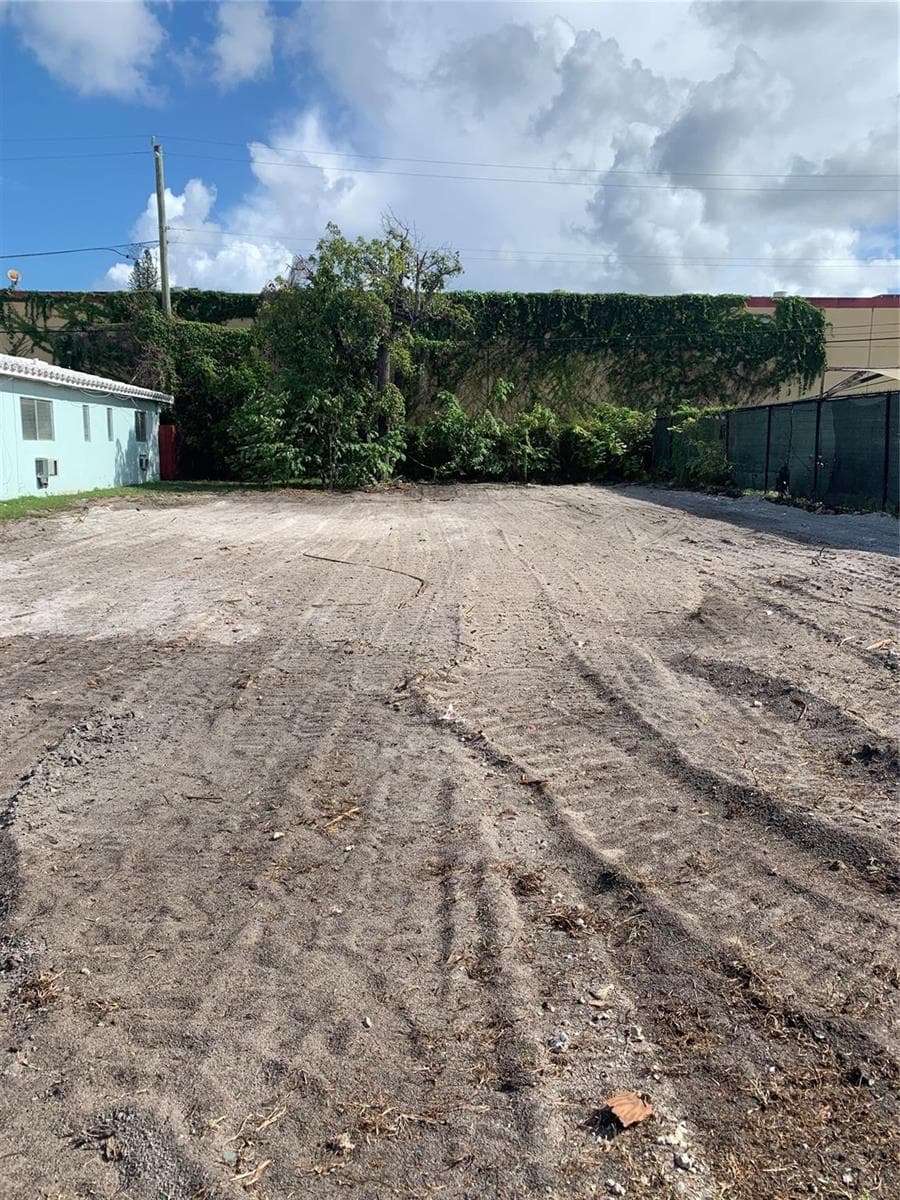 2117 Vacant Lot
