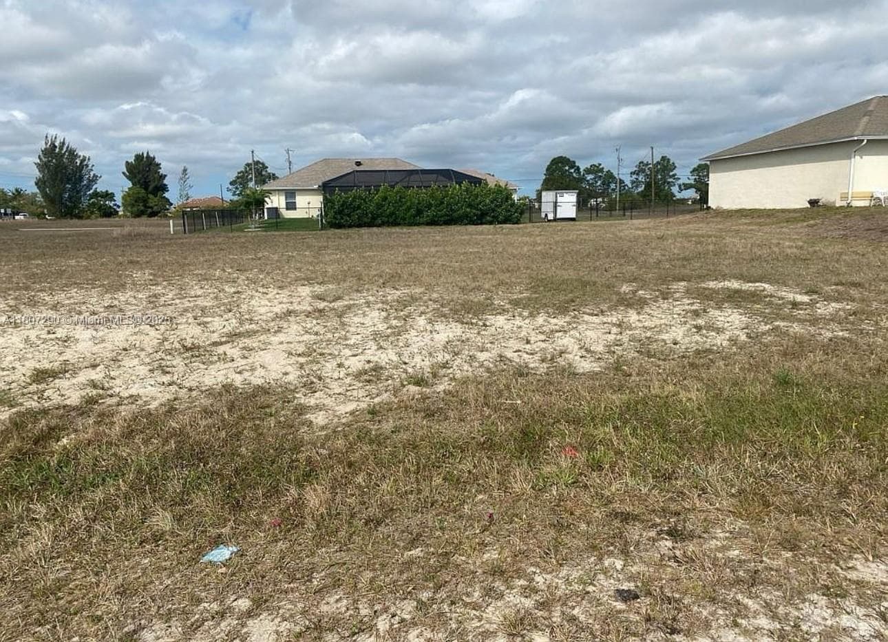 1608 NW 8th PL, Cape Coral FL 33993