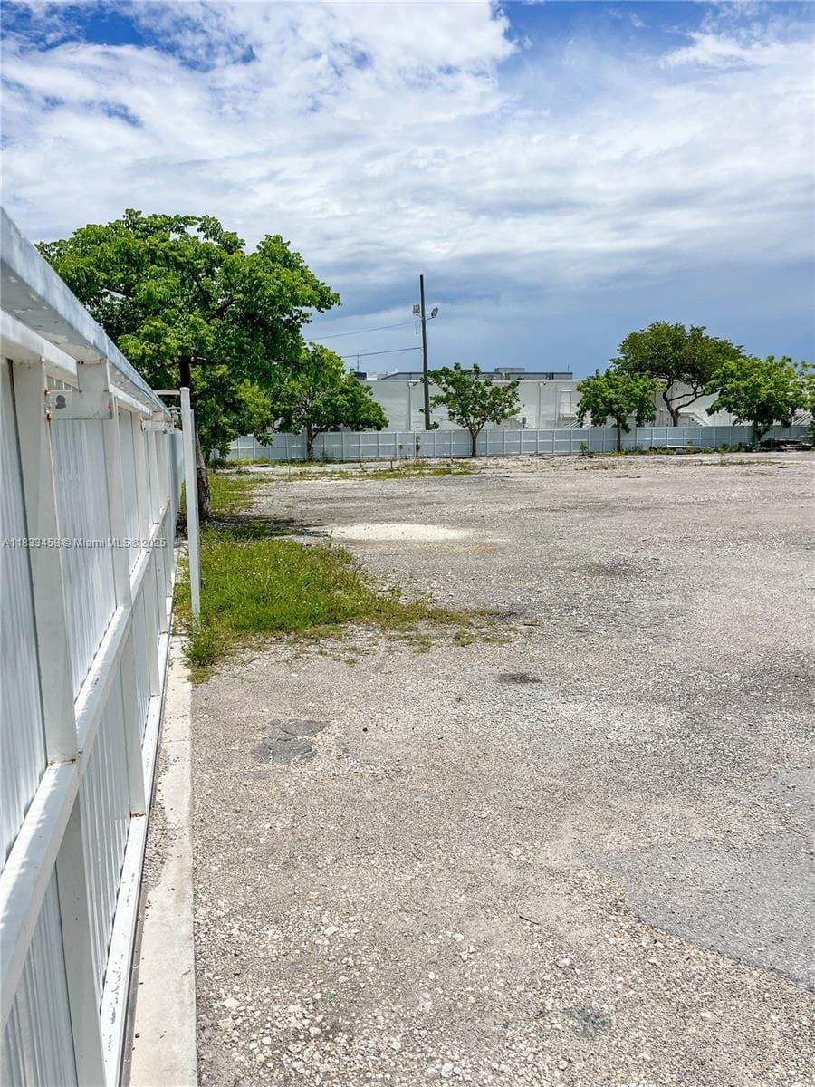 1401 NW 108th Ave, Sweetwater FL 33172