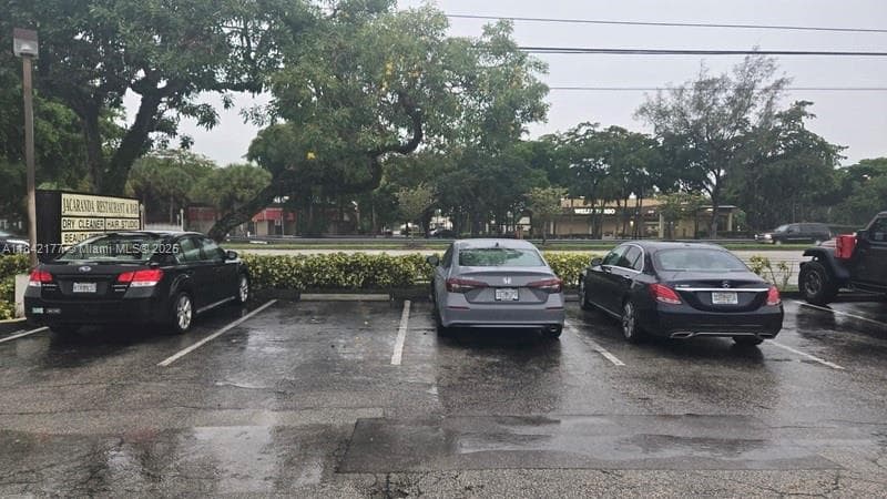8275 W Broward Blvd, Plantation FL 33324