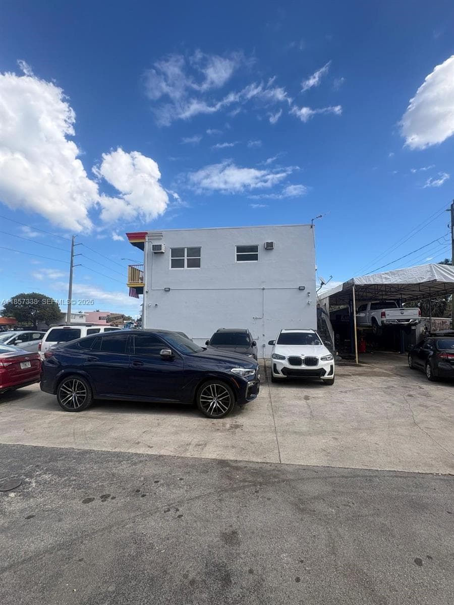 250 NE 44th St, Oakland Park FL 33334