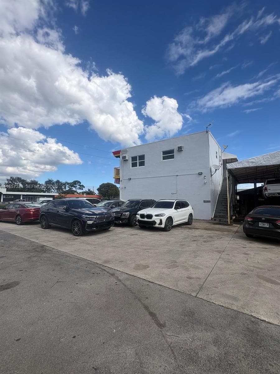 250 NE 44th St, Oakland Park FL 33334