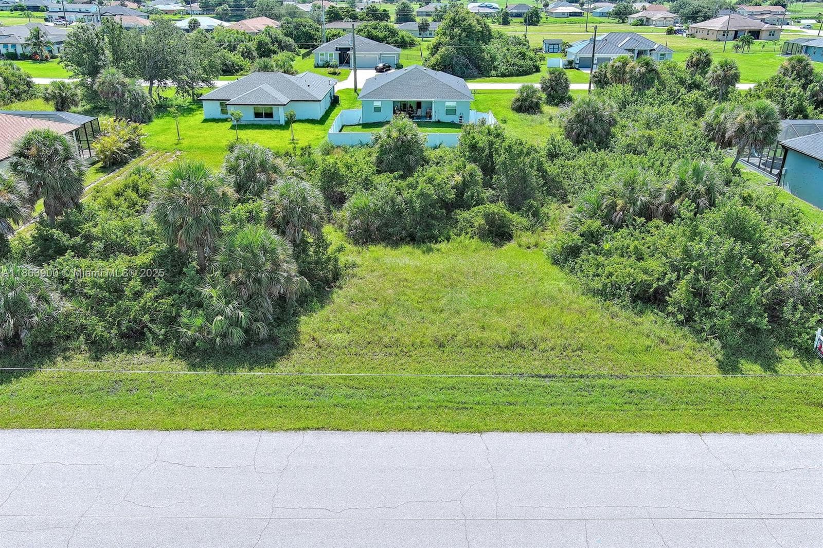 148 Spring Dr, Other City - In The State Of Florida FL 33947