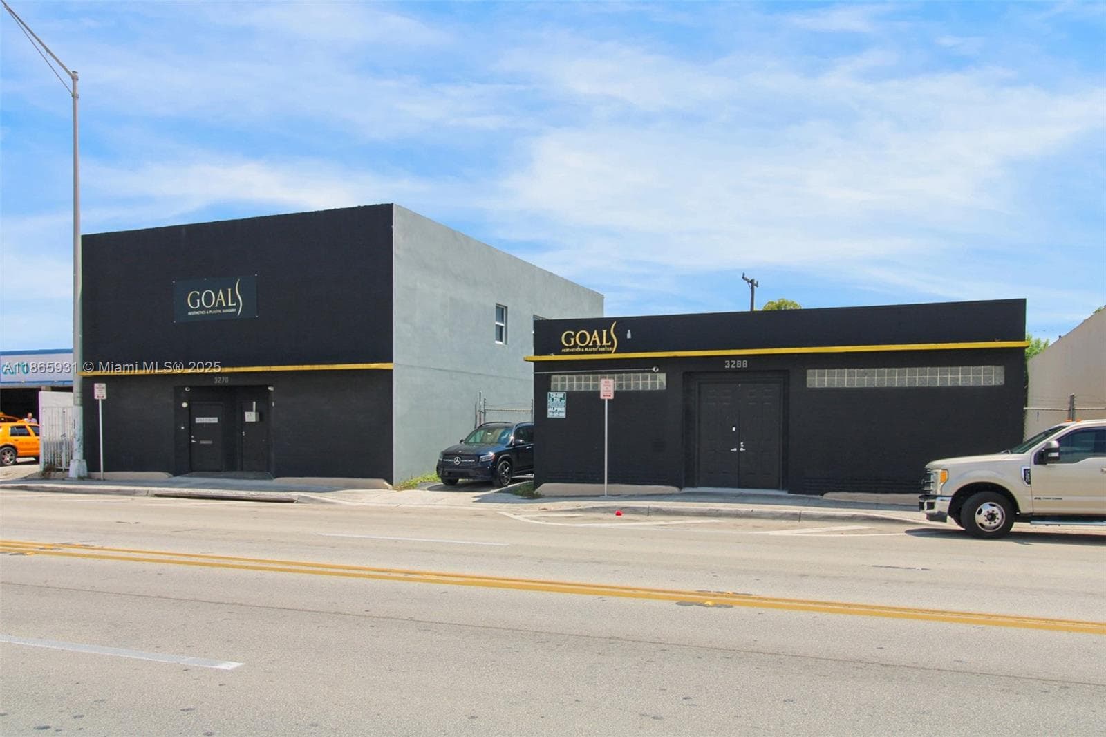 Assemblage of 3 lots for redevelopment and covered land plan. Properties on NW 36th St are City of Miami zoned T6-8-O