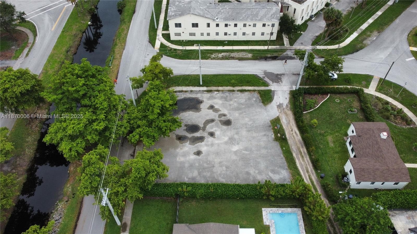 425 Esplanade Dr, Miami Springs FL 33166