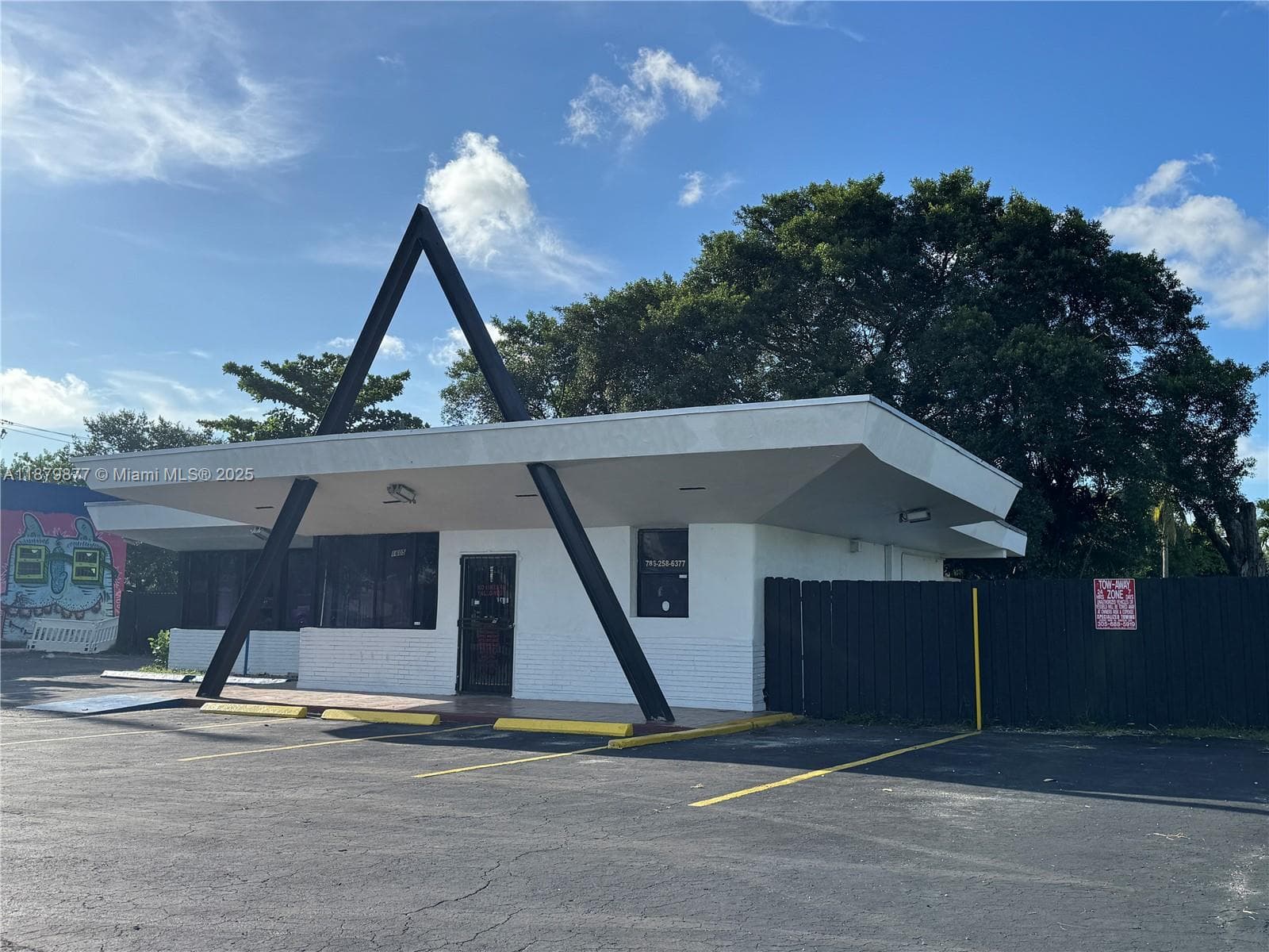 1605 NW 95th St, Miami FL 33147