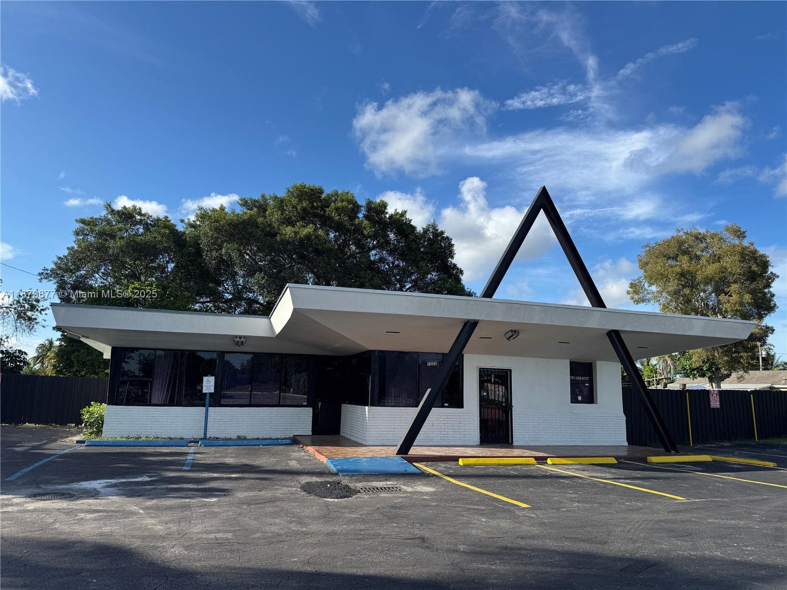 1605 NW 95th St, Miami FL 33147
