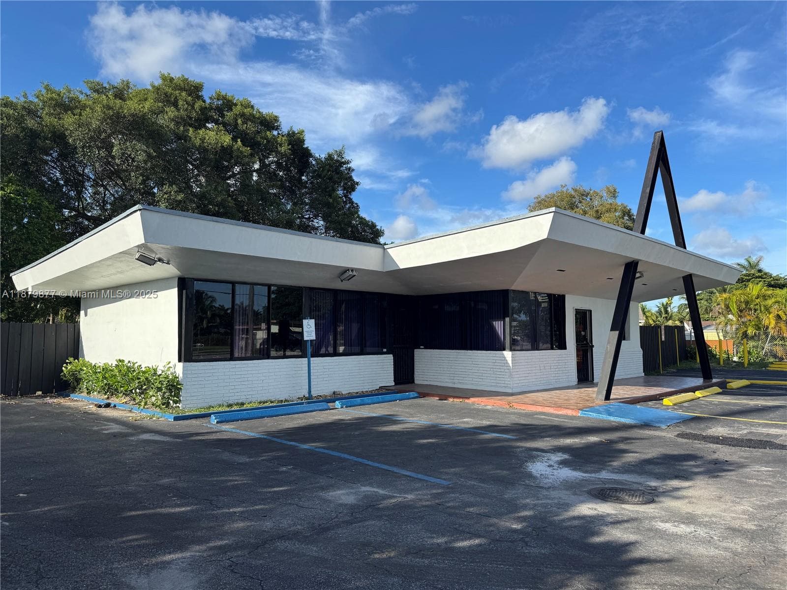 1605 NW 95th St, Miami FL 33147