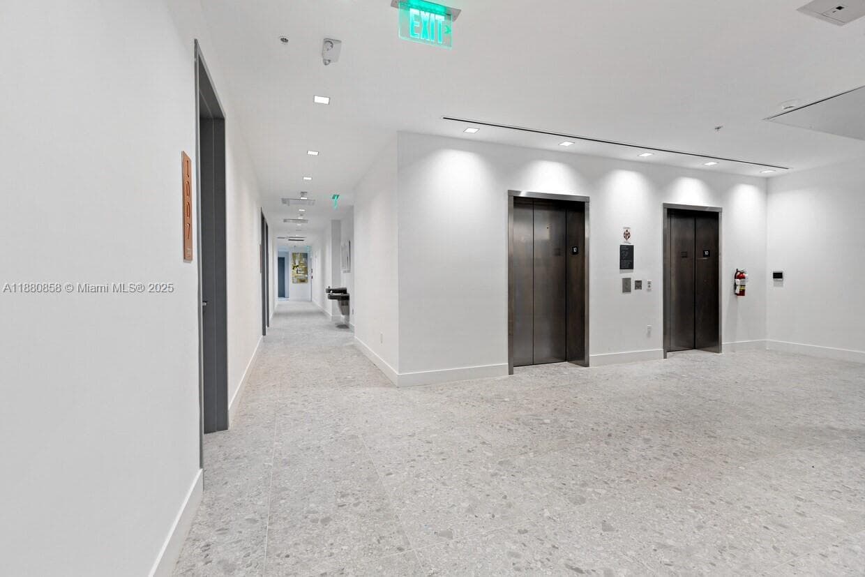 2820 NE 214th St # 1005, Aventura FL 33180