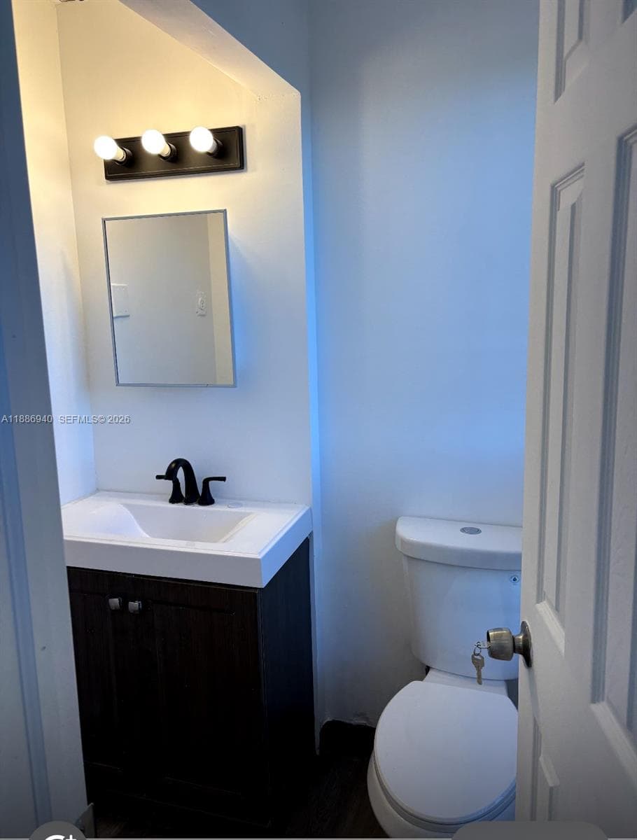 2001 N Dixie Hwy, Pompano Beach FL 33060