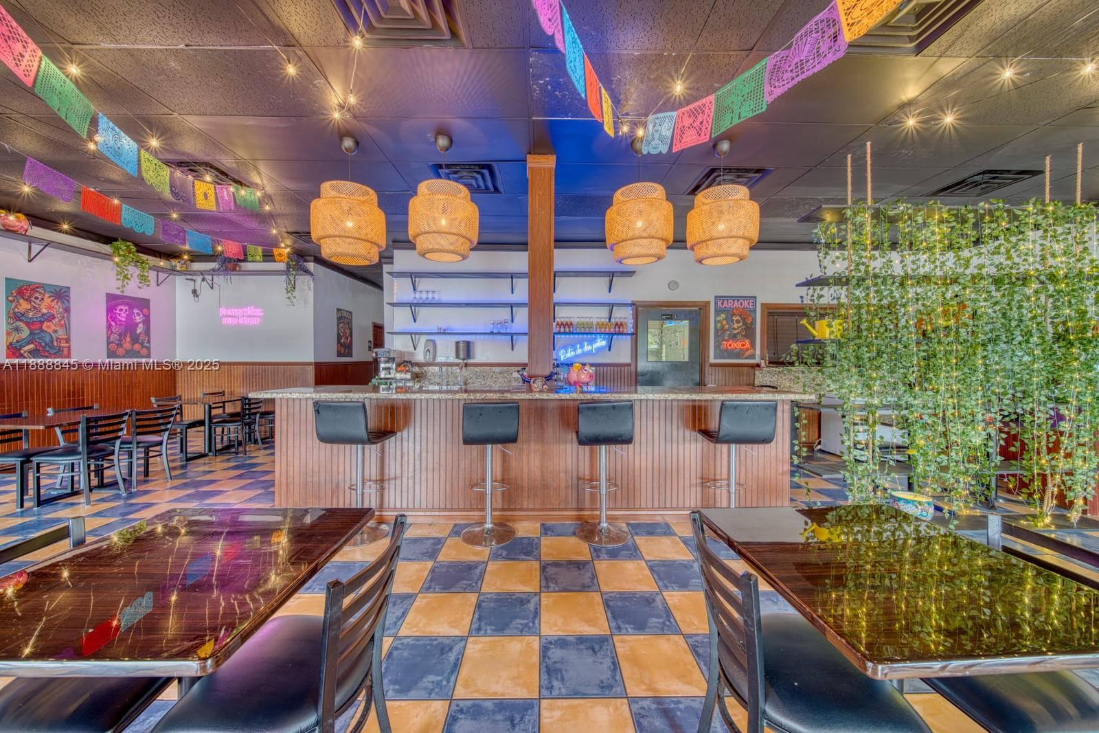 Restaurant and Bar For Sale On N Pine Island Road In Tamarac/Sunrise, Tamarac FL 33351