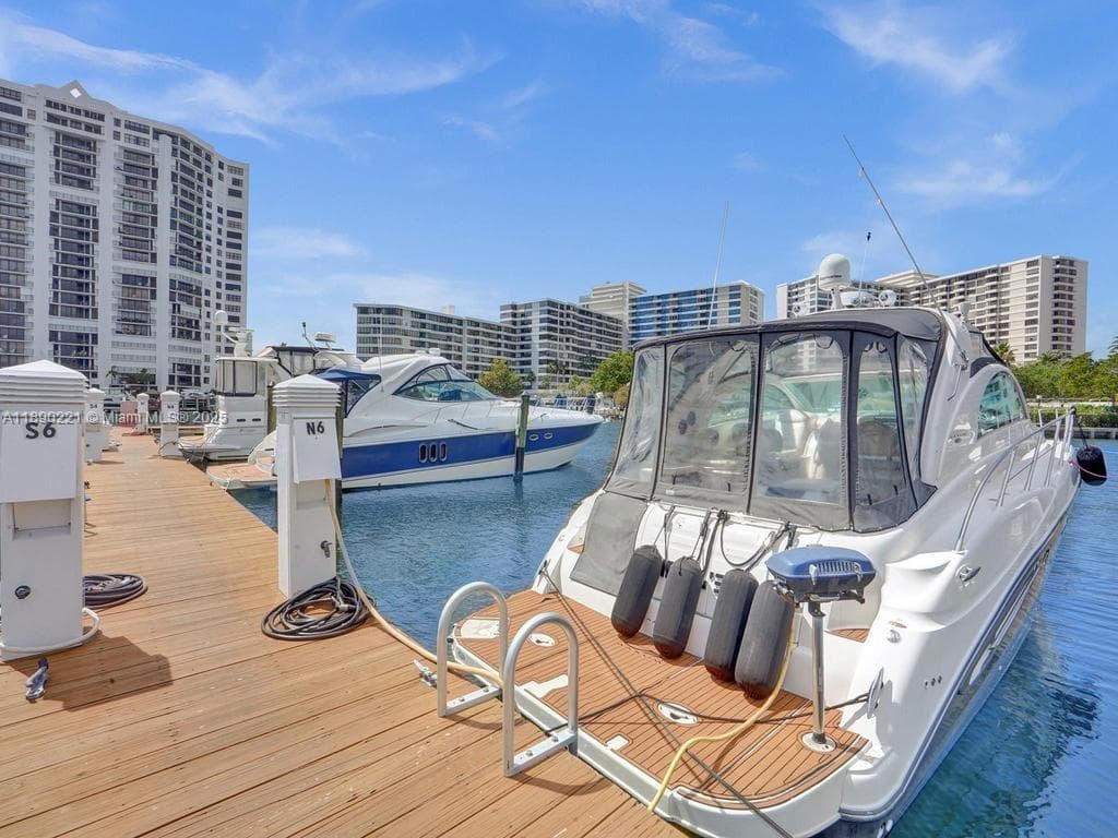 2667 S Parkview Dr, Hallandale Beach FL 33009