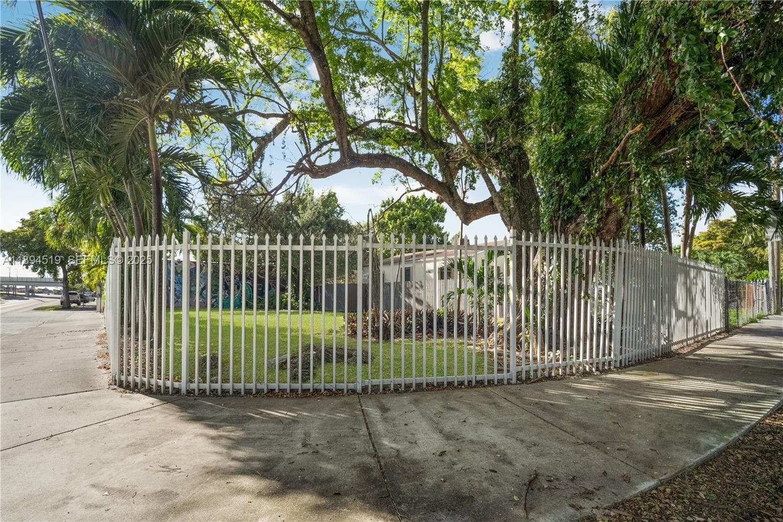 1121 NW 29th St, Miami FL 33127