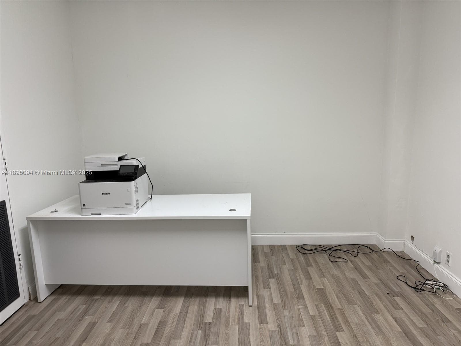 Suite 315 - reception
