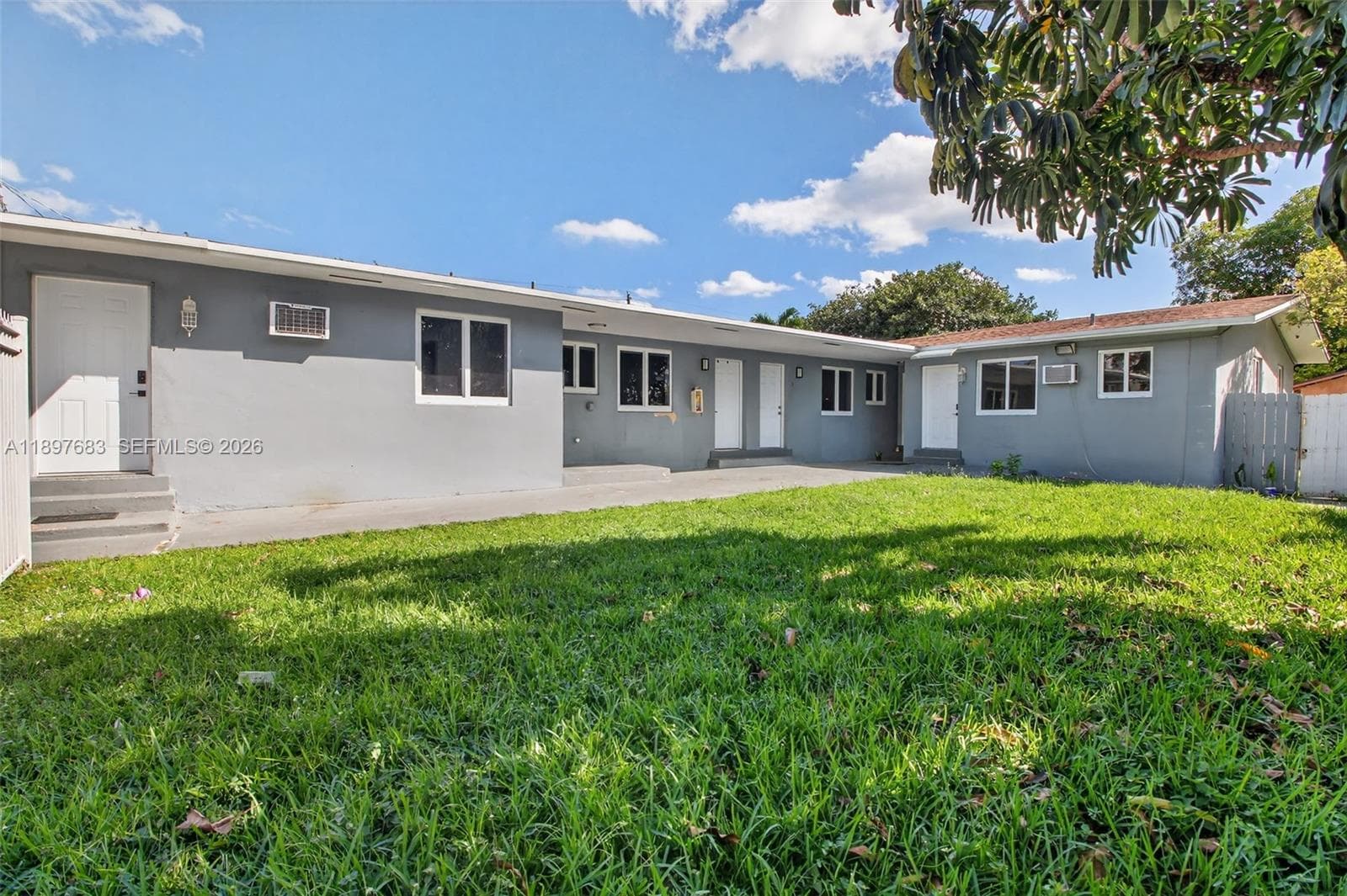 1864 NW 28th St, Miami FL 33142