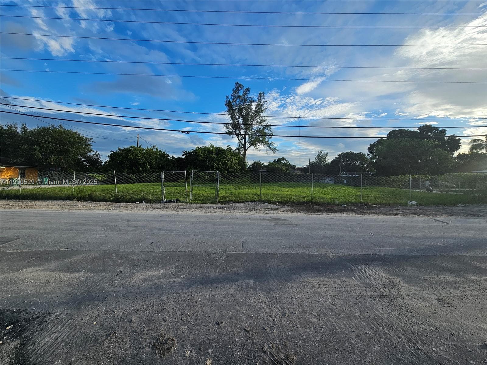 2140 NW 76th St, Miami FL 33147