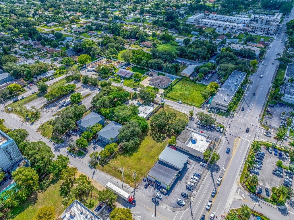 137 NW 165th St, Miami FL 33169