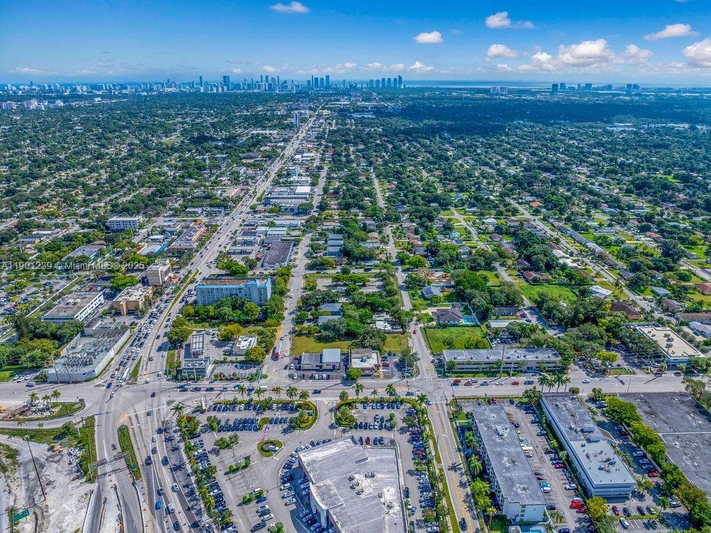 137 NW 165th St, Miami FL 33169