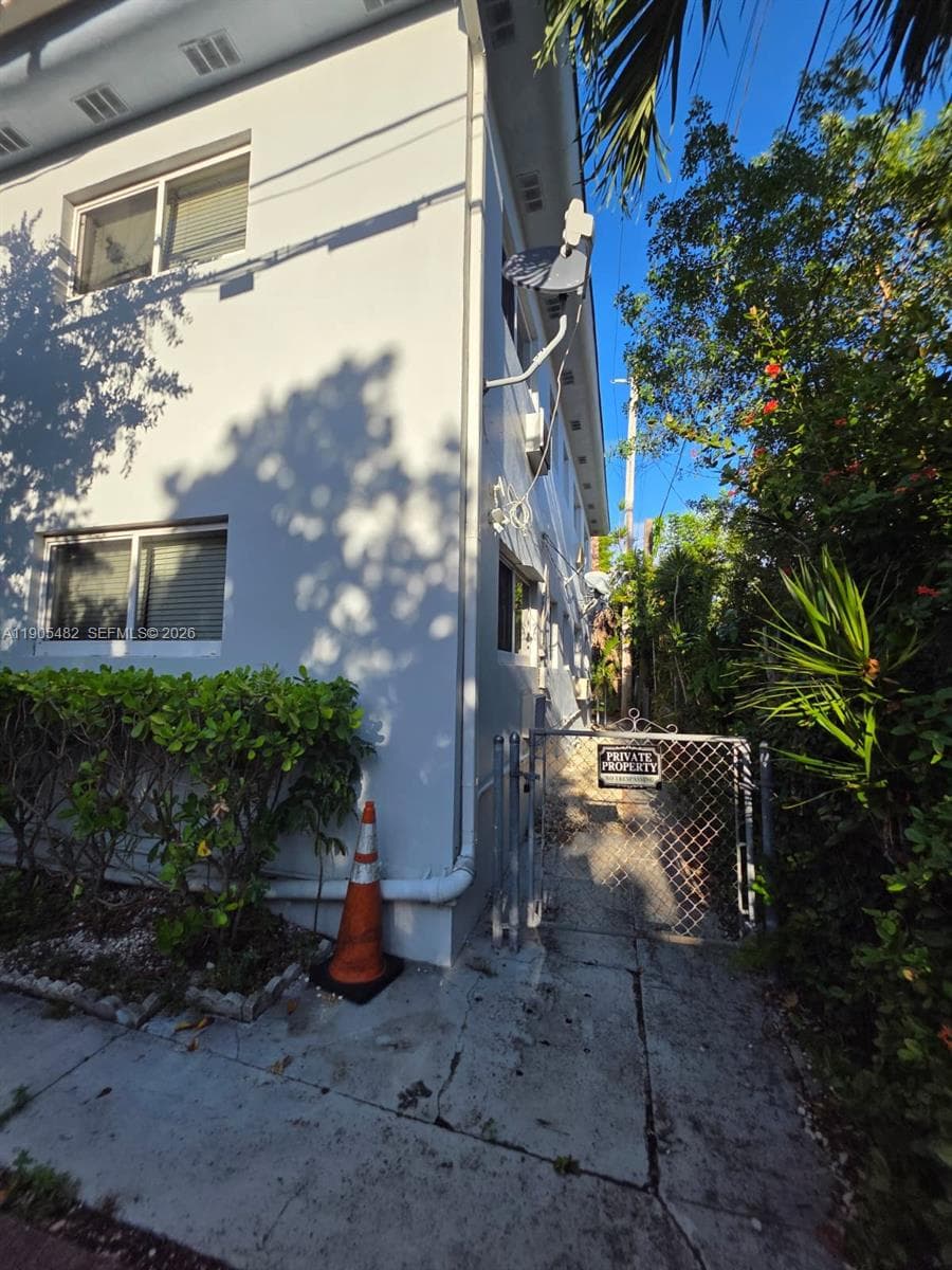 7155 Rue Notre Dame, Miami Beach FL 33141