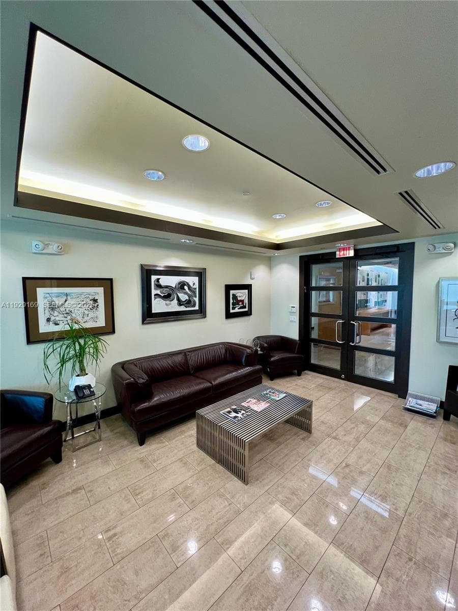 20900 NE 30 TH Ave, Aventura FL 33180