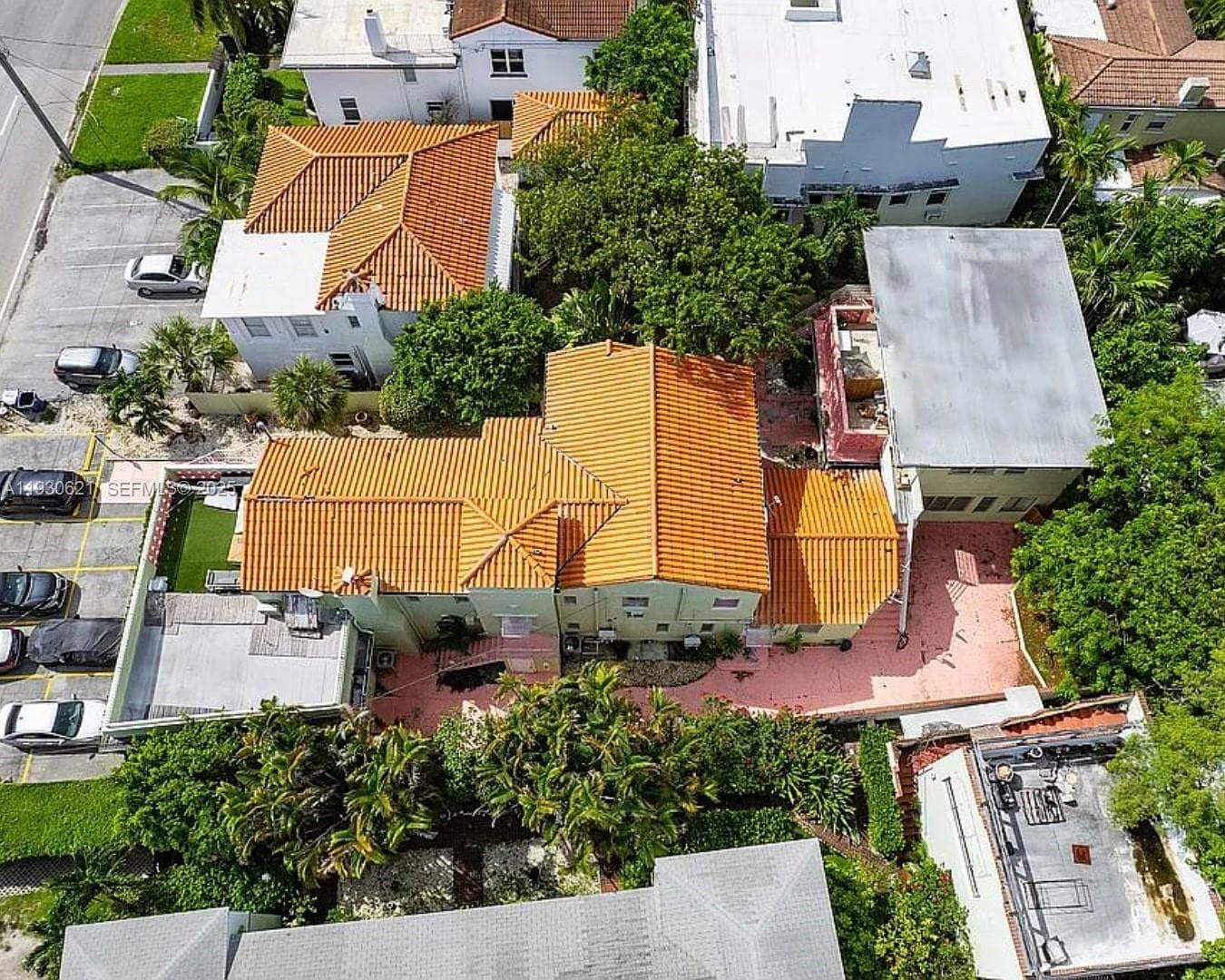 2822 Pine Tree Dr, Miami Beach FL 33140