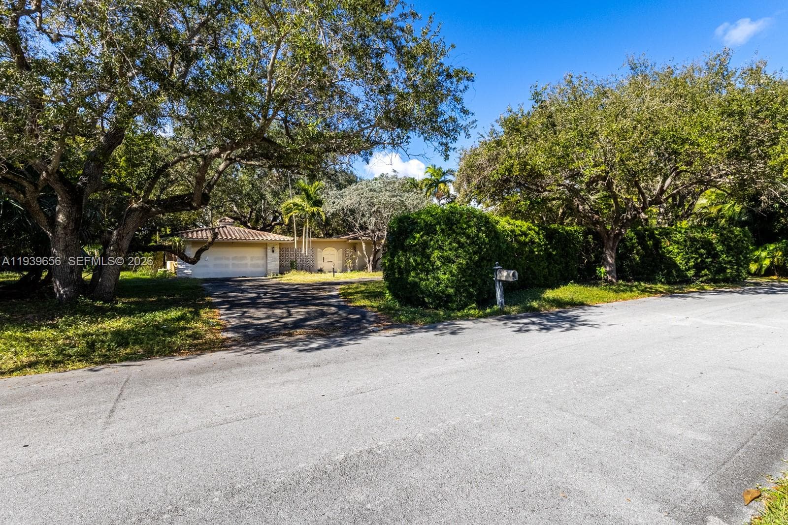 13500 SW 68th Ct, Pinecrest FL 33156