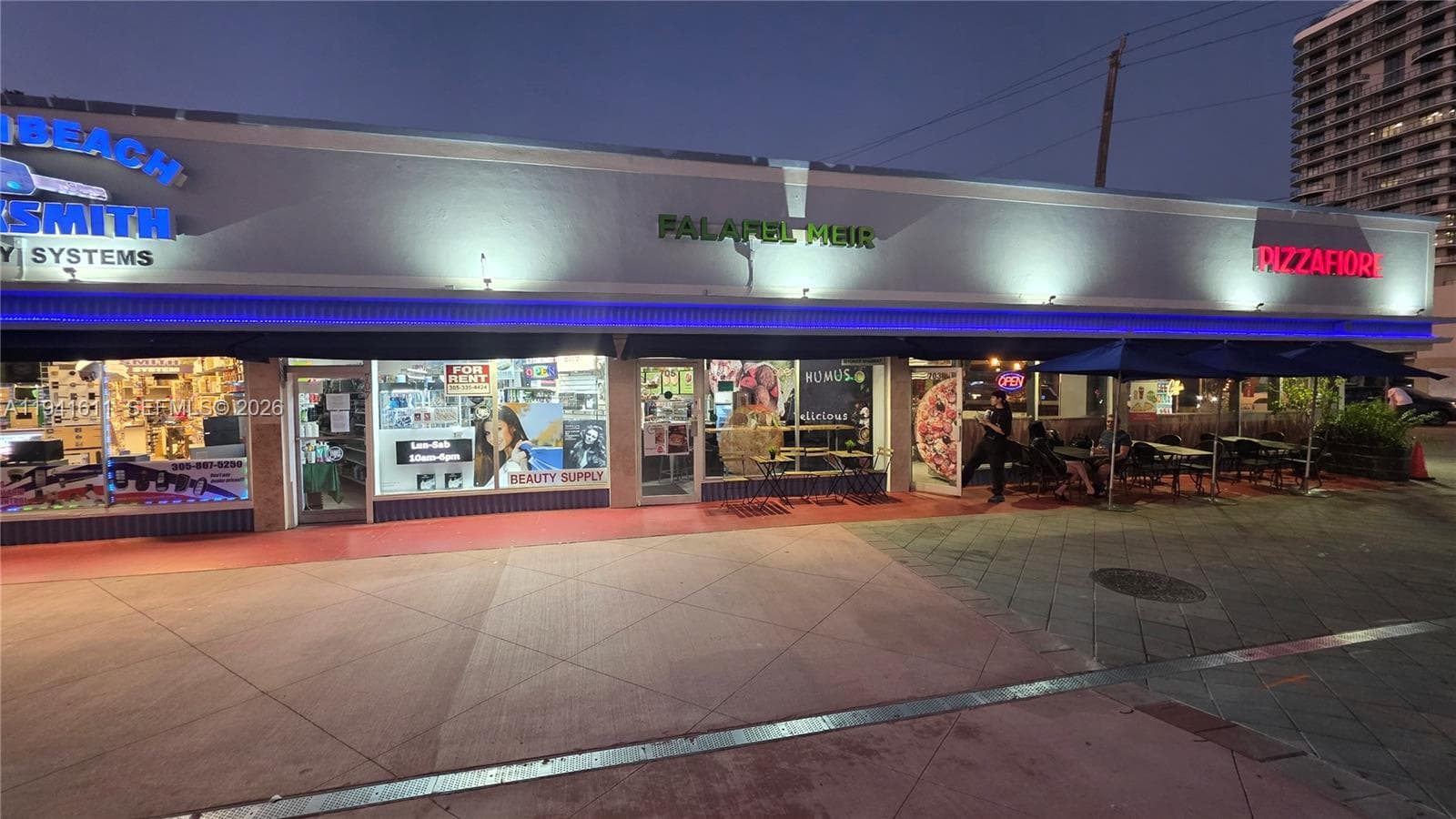 Available space between Falafel Store & Locksmith