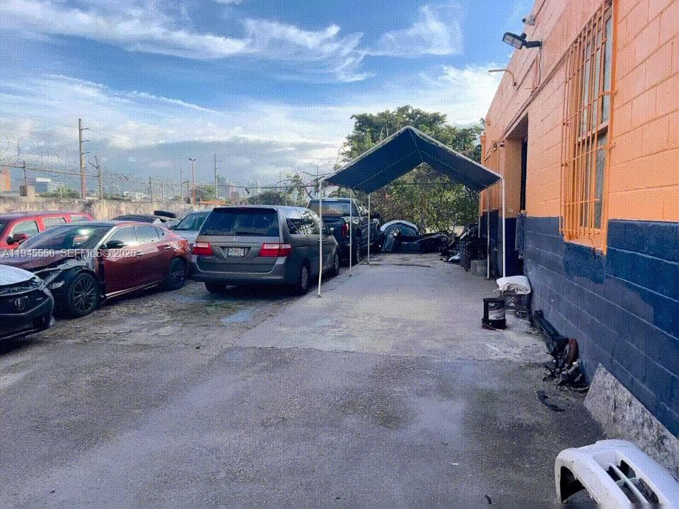2005 NW 10th Ave, Miami FL 33127