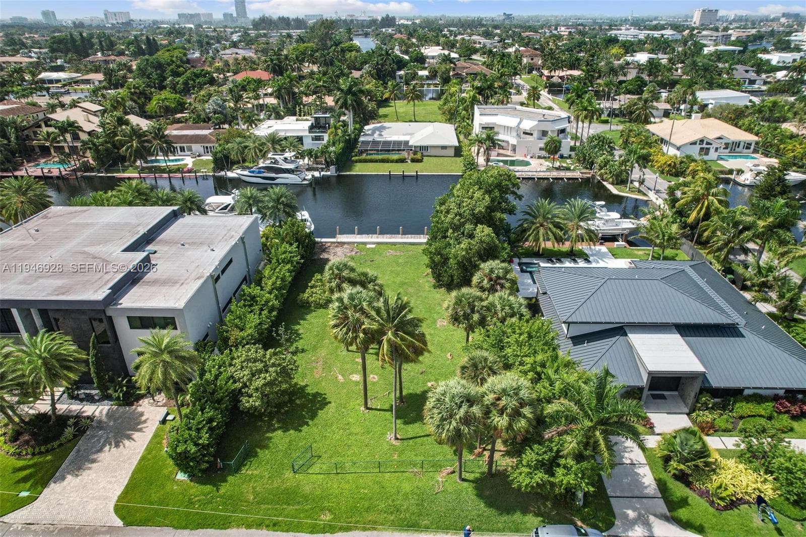 606 Palm Dr, Hallandale Beach FL 33009