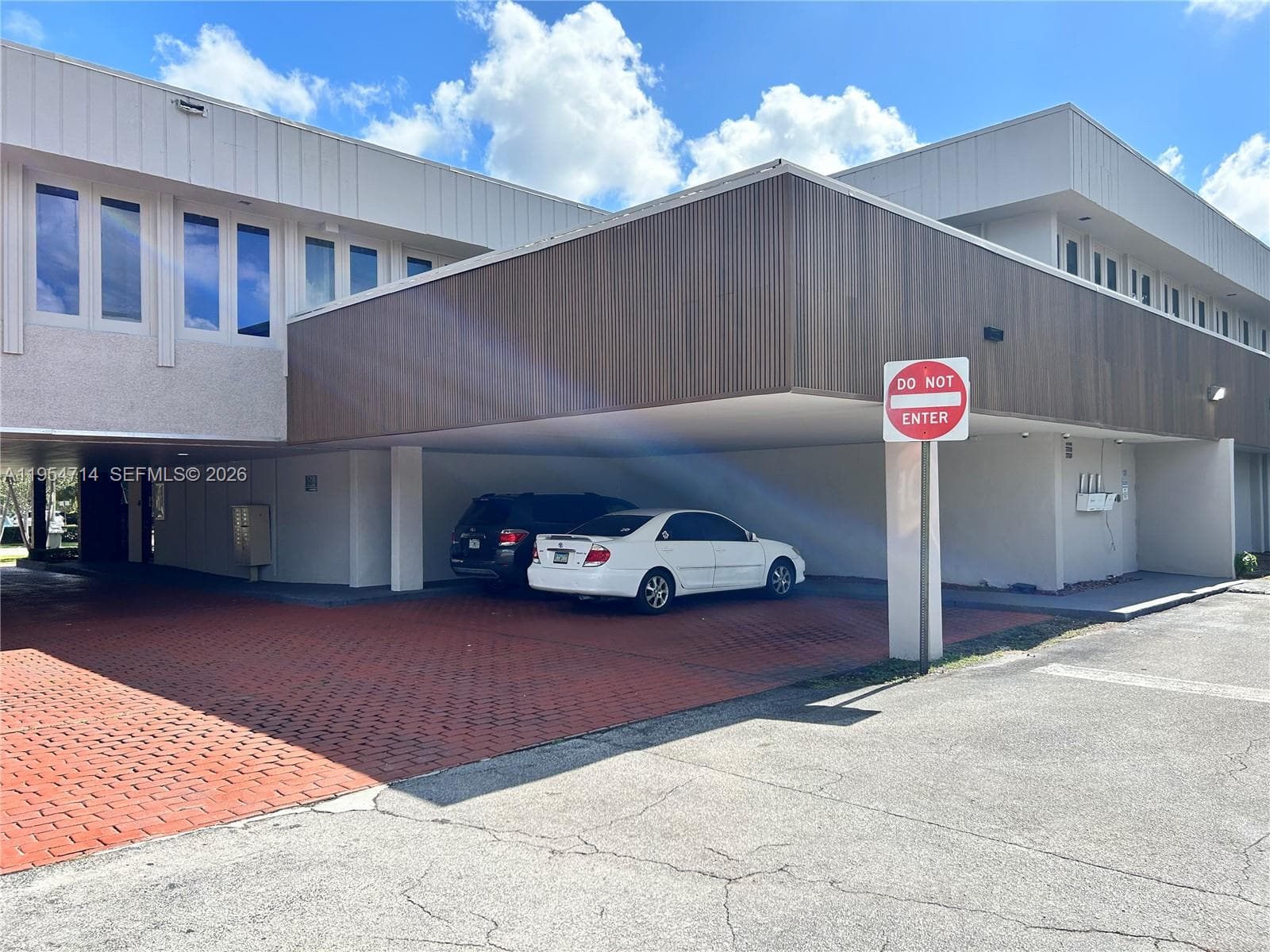 4121 NW 5th St # 100, Plantation FL 33317