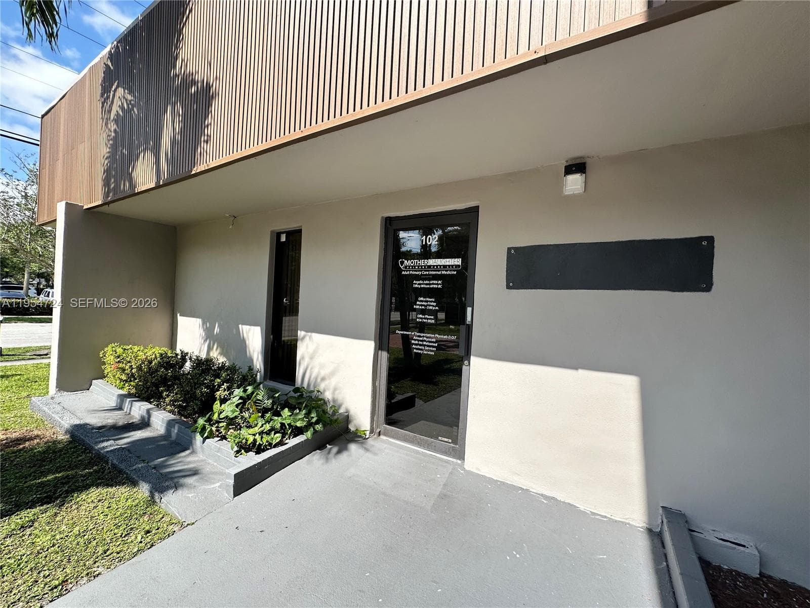 4121 NW 5th St # 102, Plantation FL 33317