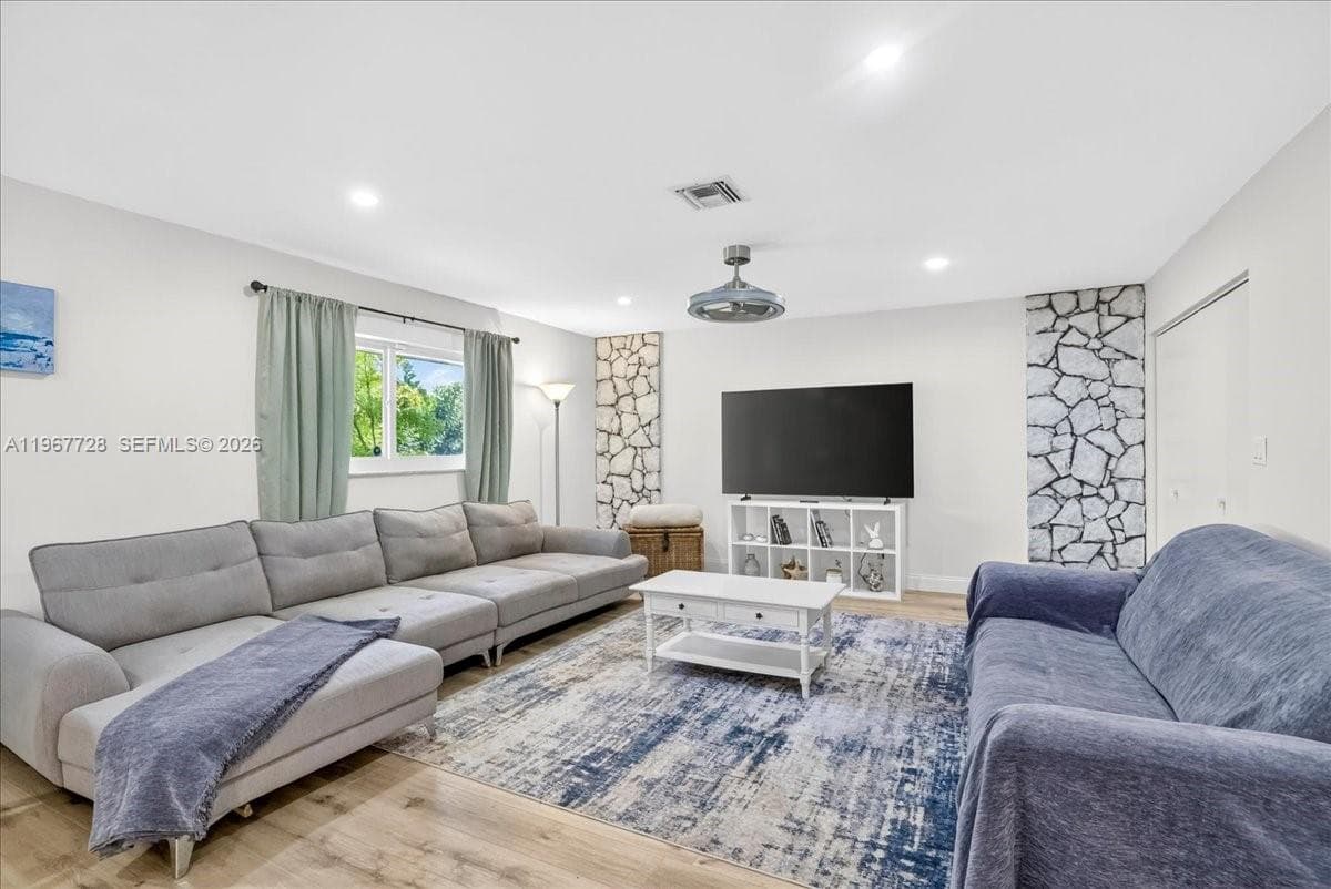 3211 Calle Largo Dr, Hollywood FL 33021