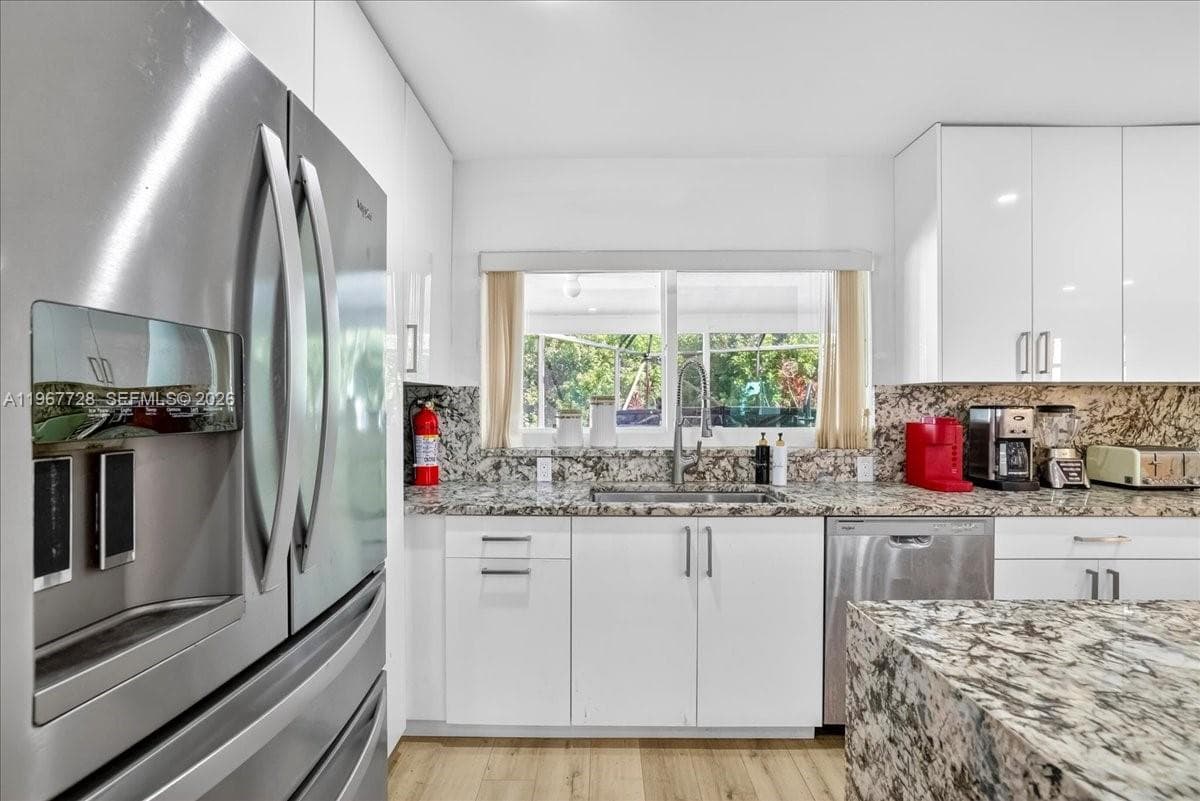 3211 Calle Largo Dr, Hollywood FL 33021