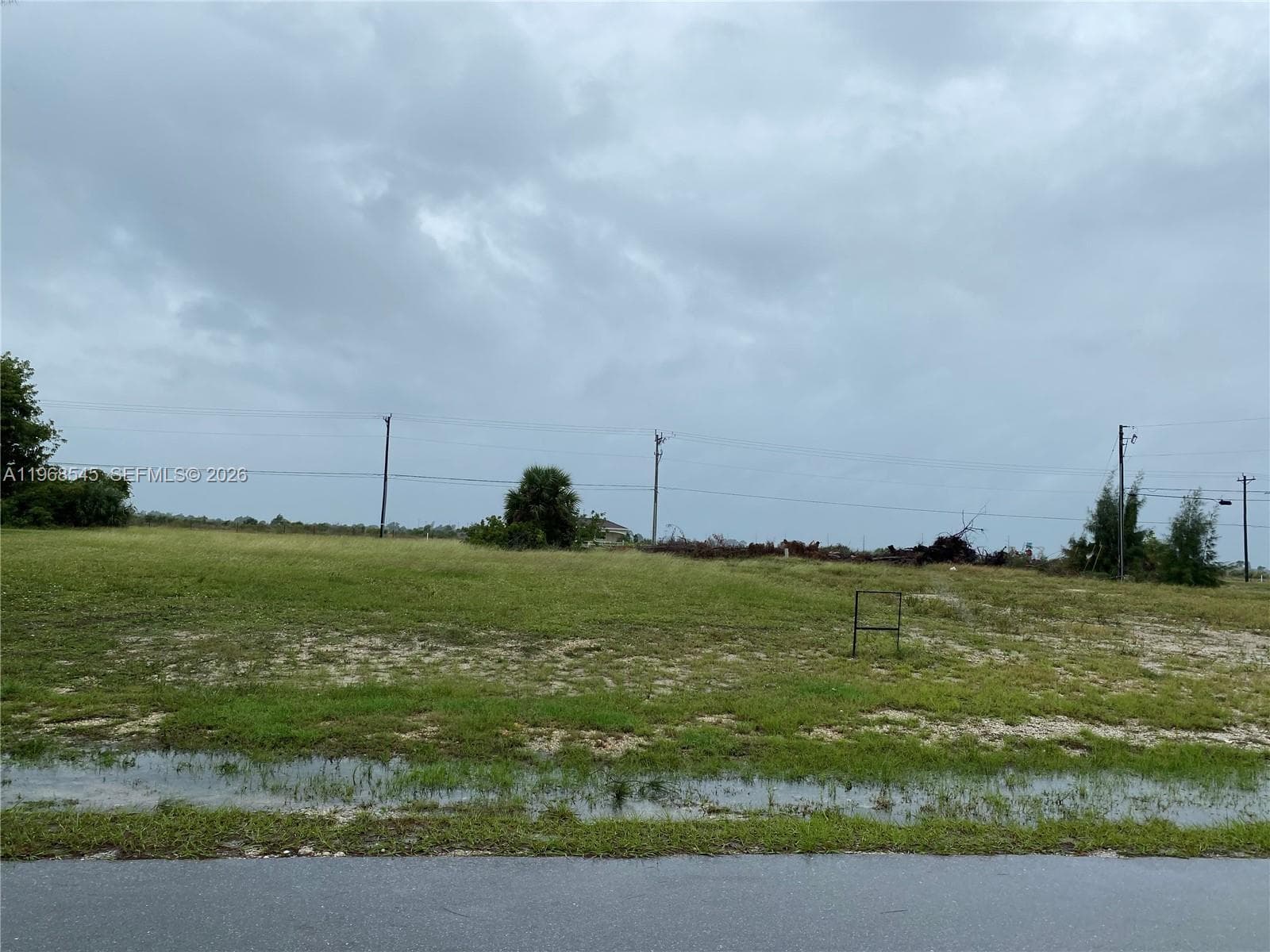 527 N Nelson Rd N, Cape Coral FL 33993