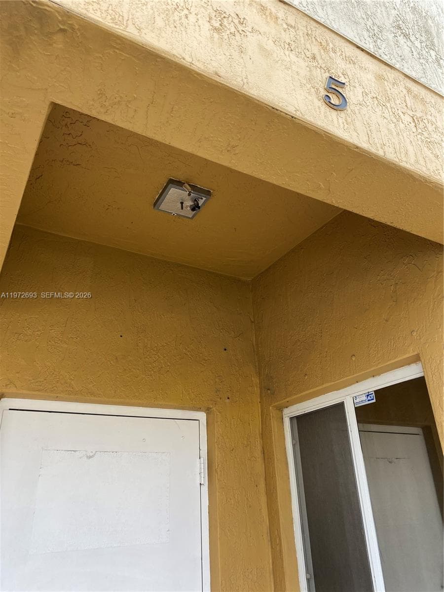 2431 W 80th St # C, Hialeah FL 33016