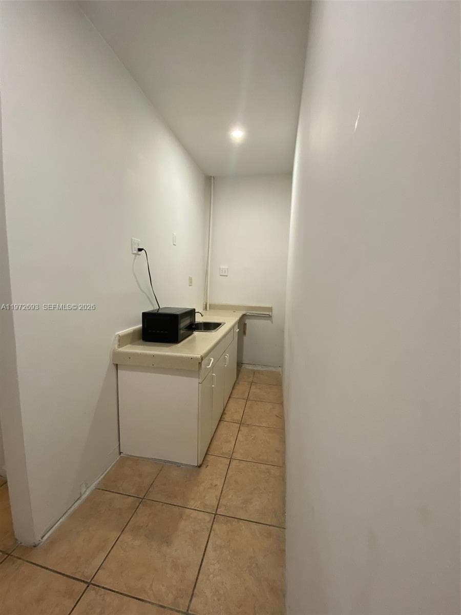 2431 W 80th St # C, Hialeah FL 33016