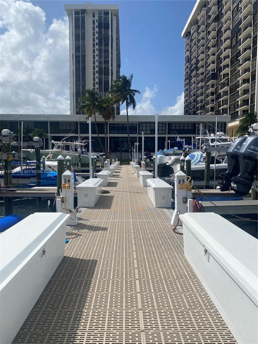 1901 Brickell Ave Slip 29A, Miami FL 33129