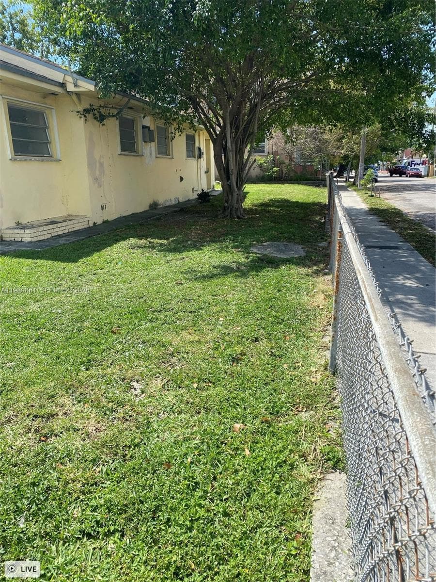 1268 SW 4th St, Miami FL 33135